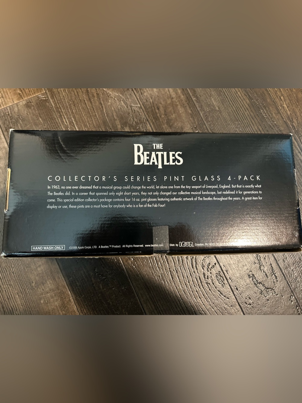 New in Box: The Beatles Multicolor Portrait Pint Glass Set (4-Pack) - Picture 2 of 3